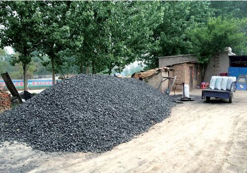 鄭州一區(qū)域空氣污染嚴(yán)重 鍋爐冒黑煙揚(yáng)塵漫天