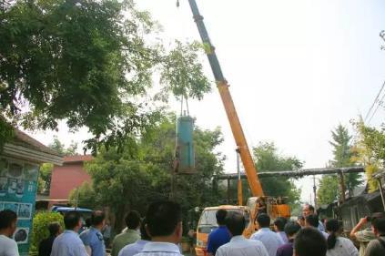 咸陽秦都出動(dòng)大型機(jī)械3臺(tái) 現(xiàn)場(chǎng)拆除30臺(tái)燃煤鍋爐